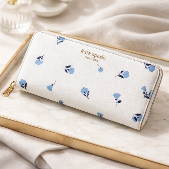 kate spade Handbags - Euc Kate Spade Zip Wallet Blue Floral